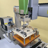 Robot bắt vít servo kép dành cho máy tính để bàn được tùy chỉnh; máy bắt vít tốc độ cao, hai trạm cho vỏ nhựa điều khiển từ xa của thiết bị nhỏ; Máy bắt vít PCB.