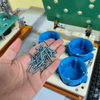 Máy vặn vít hoàn toàn tự động Dual-Servo tùy chỉnh với chốt đồng bộ trạm kép; Thiết bị lắp ráp vỏ nhựa (Ngăn chặn tình trạng tuột ren và nứt)